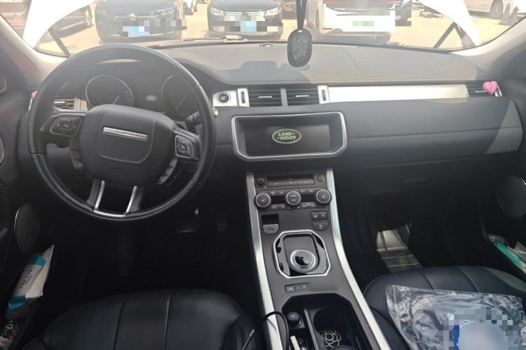 Used Land Rover Range Evoque 2018 240 PS SE Smart Brilliance Edition Center Console