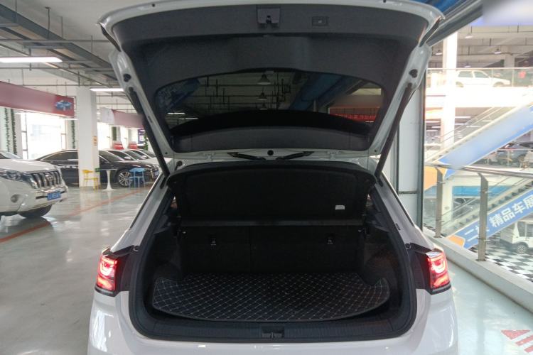 Used Volkswagen T-ROC 2023 300TSI DSG Two-Wheel-Drive Chen Guang Edition