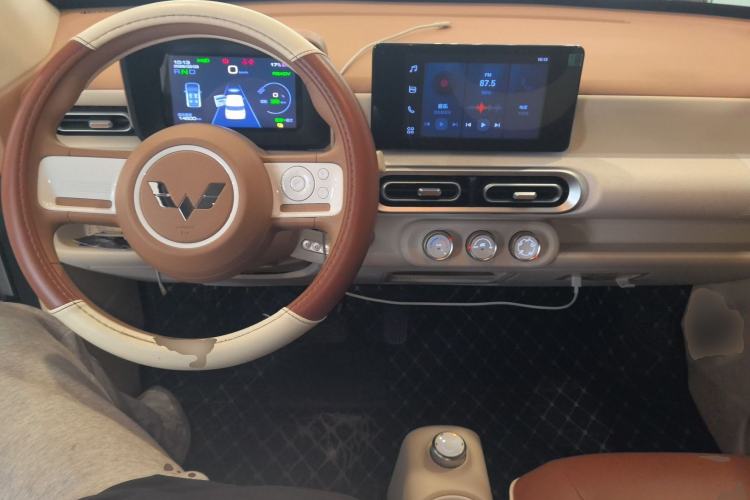 Used Wuling Hongguang MINIEV 2024 3rd Generation 215km Advanced Version
