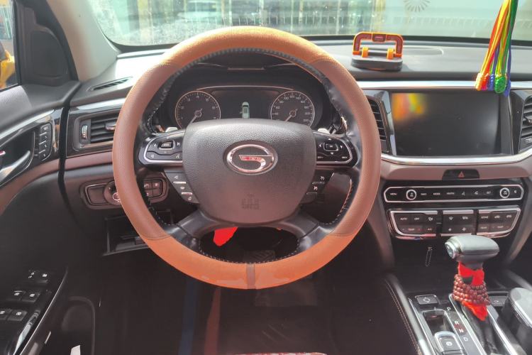 Used GAC Trumpchi GS8 2017 320T Two-Wheel Drive Luxury Smart Connectivity Version (7 Seats) Steering Wheel