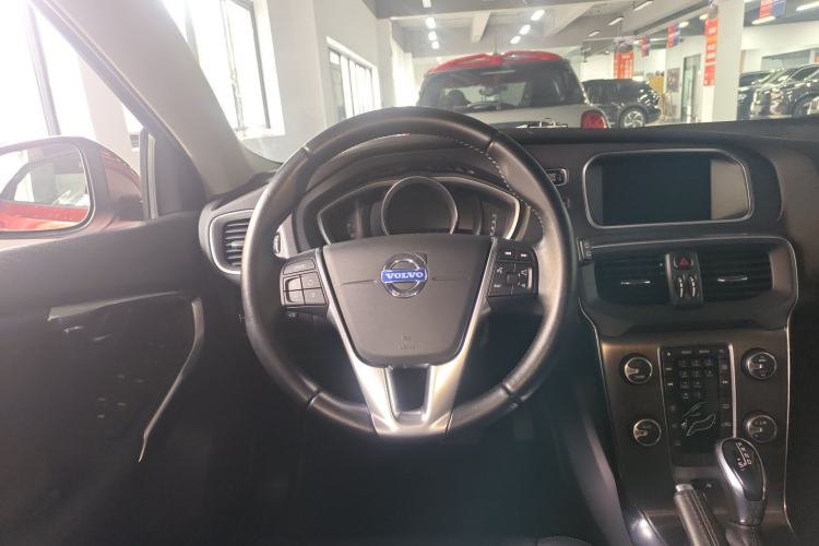 Used Volvo V40 2015 1.6T Zhiyi Edition Steering Wheel