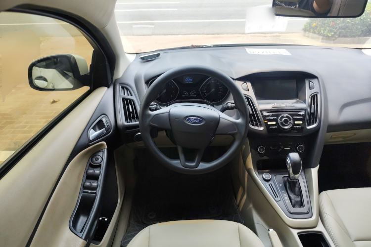 Used Ford Focus 2017 Sedan 1.6L Automatic Comfort Plus SmartDrive Edition Steering Wheel