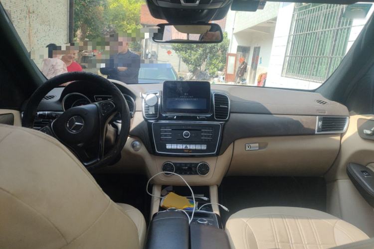 Used Mercedes-Benz GLE 2017 GLE 320 4MATIC Dynamic Model Center Console