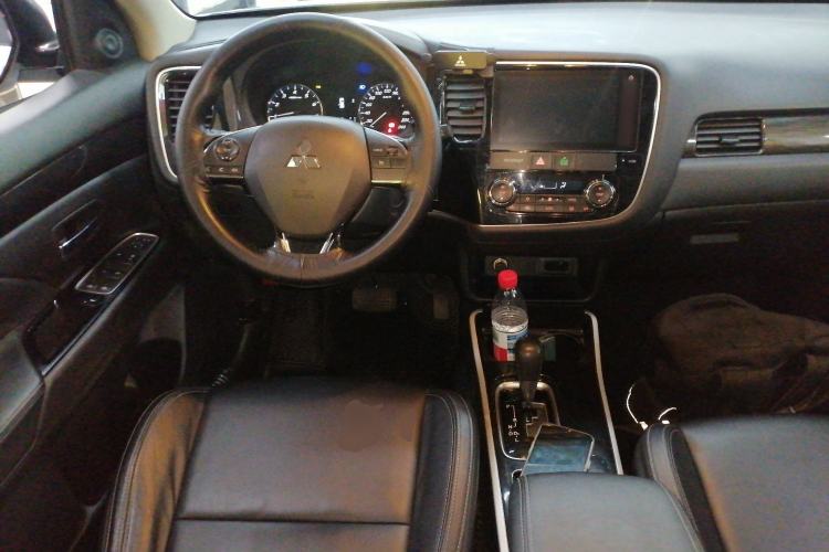 Used Mitsubishi Outlander 2019 2.0L Two-Wheel Drive Comfort Edition 7-Seater China VI Standard
