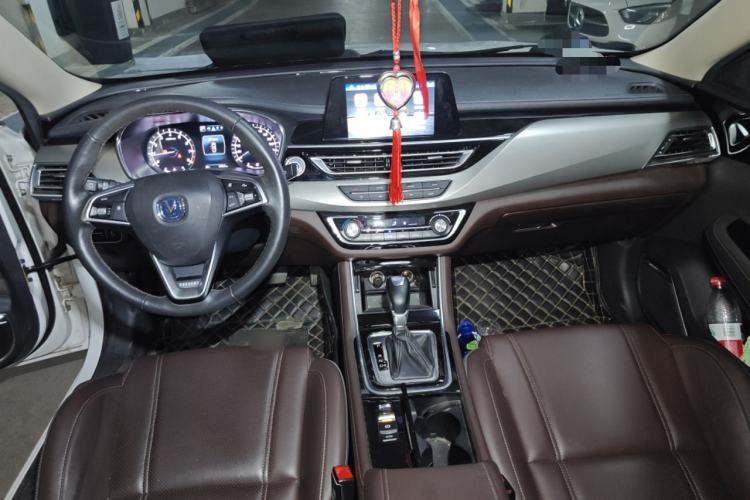 Used CHANGAN Raeton CC 2018 1.5T Automatic Elegant Starry Edition China V Standard Center Console