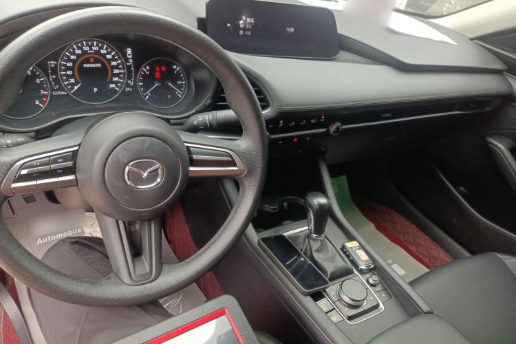Used Mazda 3 Axela 2021 1.5L Automatic ZhiMei Edition Center Console