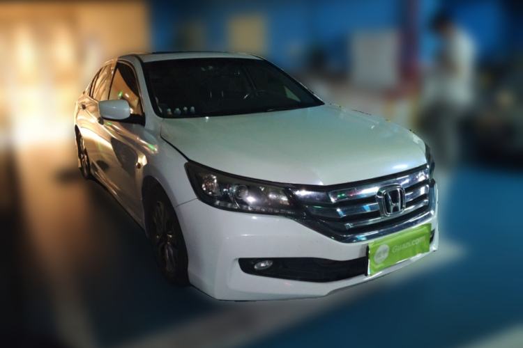 Used Honda Accord 2014 2.0L EX Luxury Edition Front Right 45 Deg