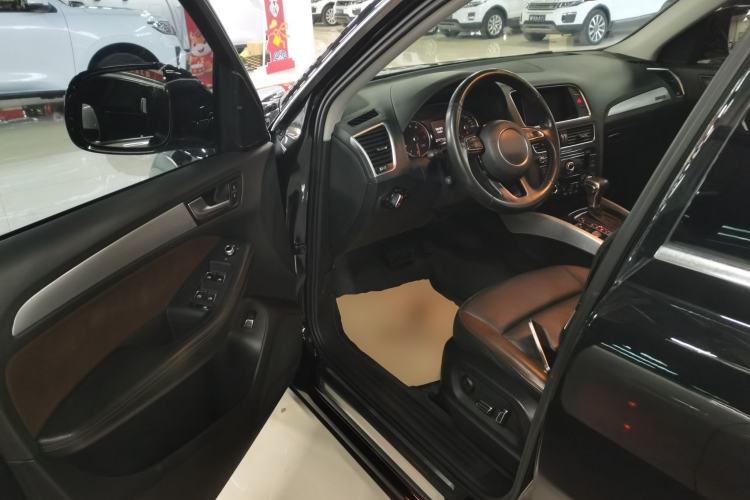 Used Audi Q5 2017 Plus 40 TFSI Technology Model