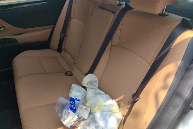 Used Lexus ES 2022 300h Deluxe Edition