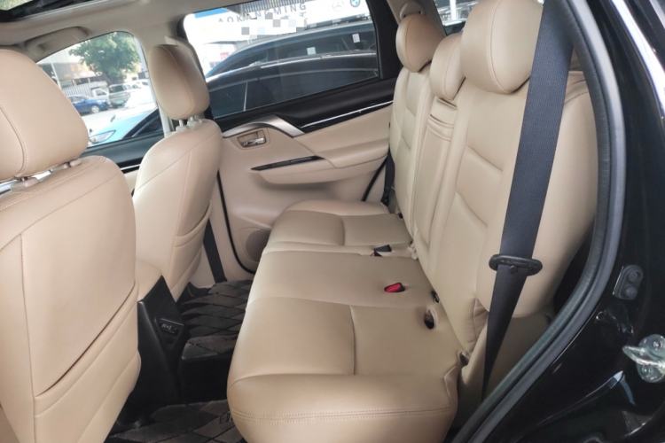 Used Mitsubishi Pajero 2018 V93 3.0L 5-Door GLS Genuine Leather Version – Middle East
