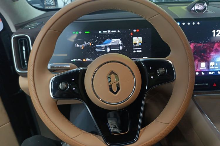 Used Hima AITO M8 2025 Extended-Range Max Version 37 kWh 5-Seater Steering Wheel