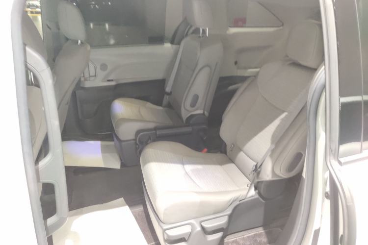 Used Toyota Sienna 2023 2.5L Hybrid Comfort Edition