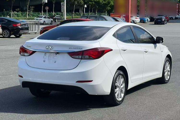 Used Hyundai Elantra (5th Generation / Langdong) 2016 1.6L Automatic Smart Version