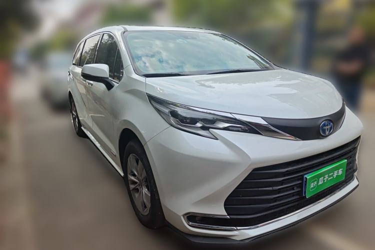 Used Toyota SIENNA 2023 2.5L Hybrid Comfort Edition Front Right 45 Deg