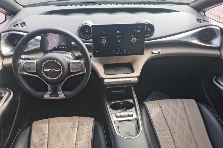 Used BYD Dolphin 2023 420 km Free Version
