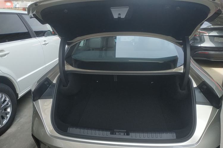 Used Lynk & Co 07 2024 EM-P 126 Long-Range Halo Trunk