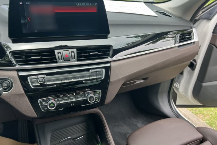 Used BMW X1 2020 sDrive25Li Leading Model

