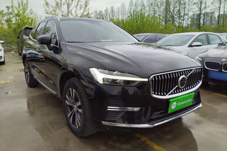 Used Volvo XC60 2023 B5 4x4 Smart Luxury Edition Front Right 45 Deg