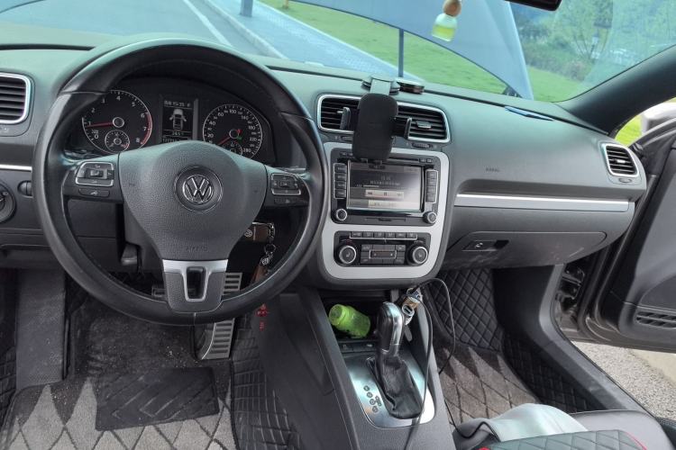 Used Volkswagen Eos 2011 2.0 TSI Center Console