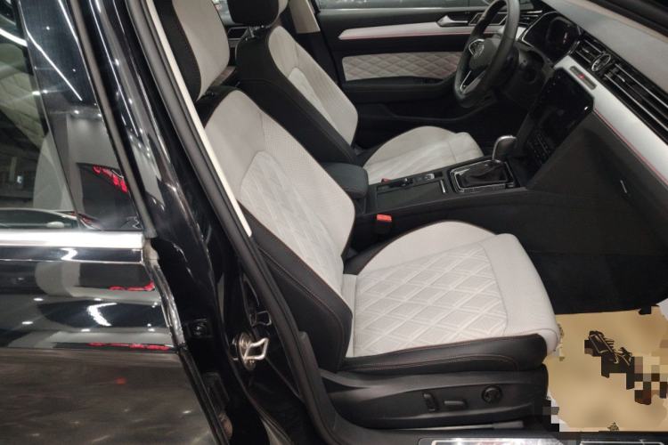 Used Volkswagen Magotan 2023 2 Million Units Commemorative Edition 330TSI DSG Luxury Version Right Front Seat