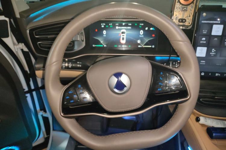 Used Denza D9 2022 DM-i 1040 Prestige Model