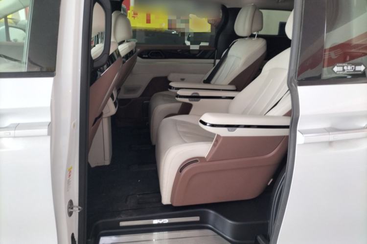 Used BYD Xia 2025 DM-i 1.5T 180km Excellence Model Left Rear Seat