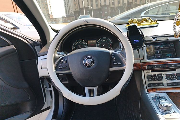 Used Jaguar XF 2015 XF 2.0T Luxury Edition Steering Wheel