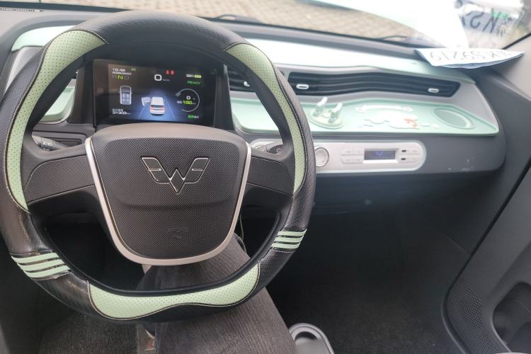 Used Wuling Hongguang MINIEV 2022 Macaron Premium Model – Lithium Iron Phosphate Center Console