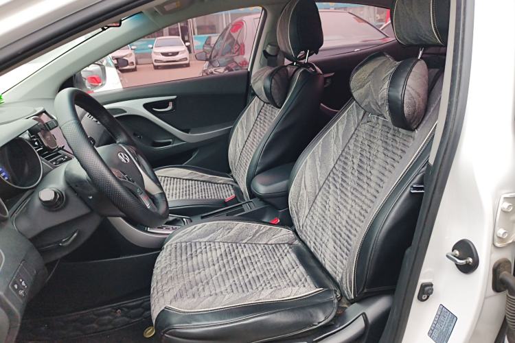 Used Hyundai Elantra (5th Generation / Langdong) 2016 1.6L Automatic Smart Version