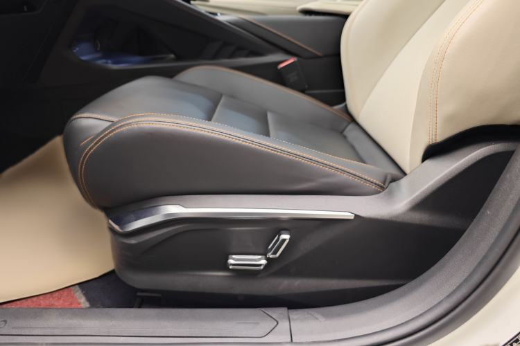 Used Lynk & Co 06 EM-P 2022 PHEV 84 km Range Pro Version Interior 5