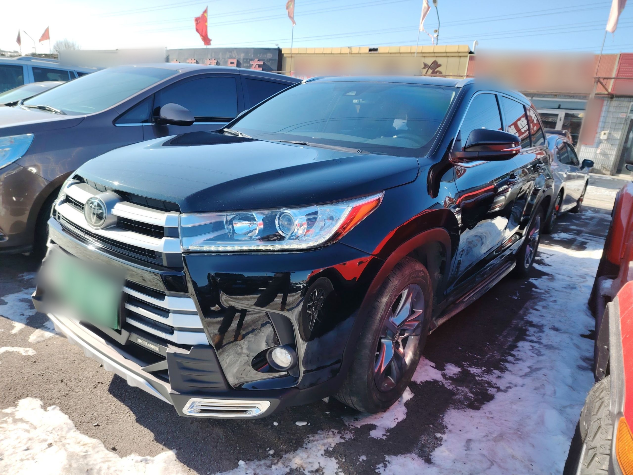 تحت مقدمة السيارة