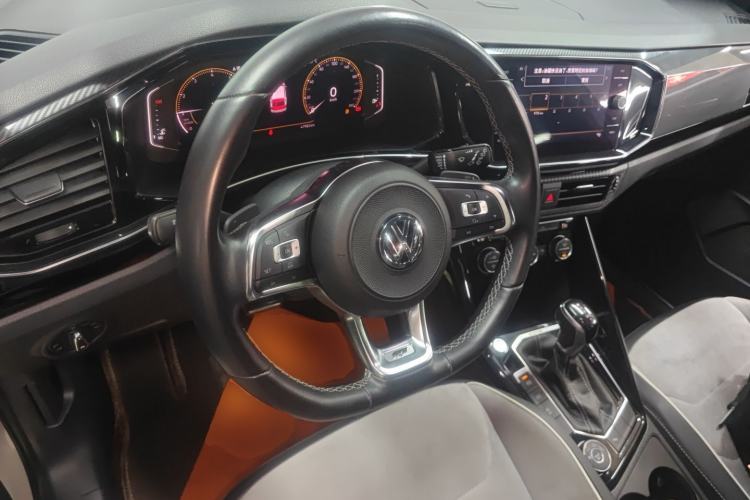 Used Volkswagen Tayron 2019 380TSI All-Wheel Drive R-Line China V-standard Center Console