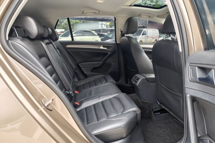 Used Volkswagen Golf 2015 1.4TSI Automatic Luxury Model Interior 9