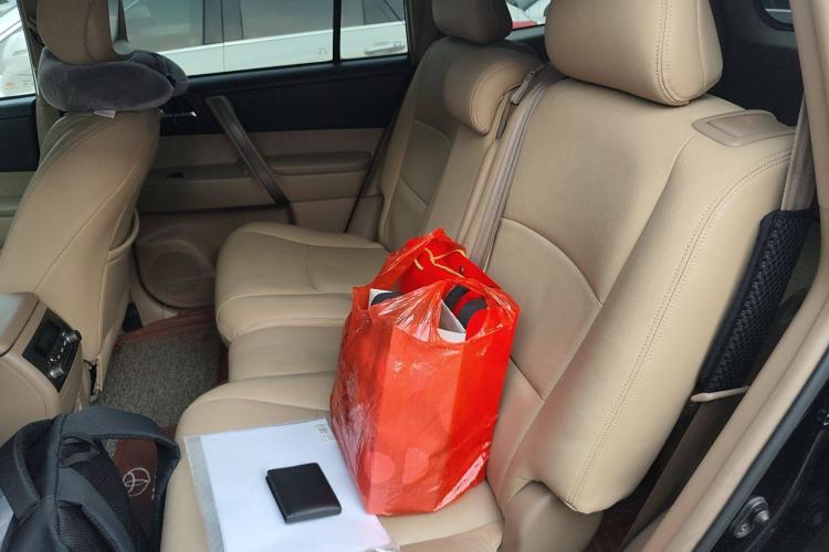 Used Toyota Highlander 2011 2.7L Two-Wheel Drive 7-Seater Luxury Edition
