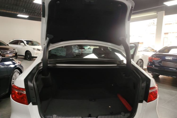 Used Jaguar XFL 2020 XFL 2.0T P200 Two-Wheel-Drive Elite Edition Trunk