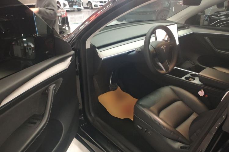 Used Tesla Model Y 2023 Long-Range All-Wheel-Drive Version