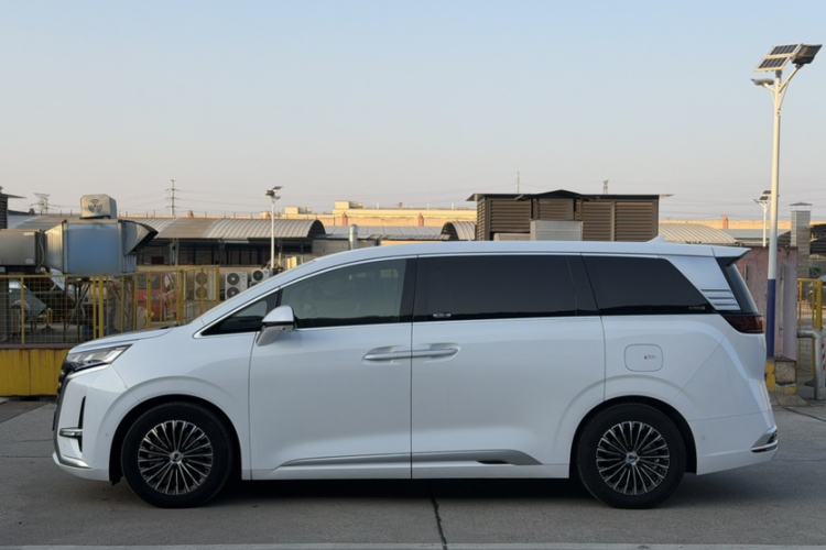 Used Denza D9 2022 DM-i 970 Four-Wheel Drive Flagship Model Exterior 3