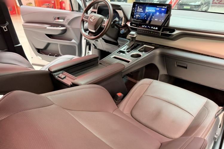 Used Toyota Granvia 2023 2.5L Hybrid Flagship VIP Edition
