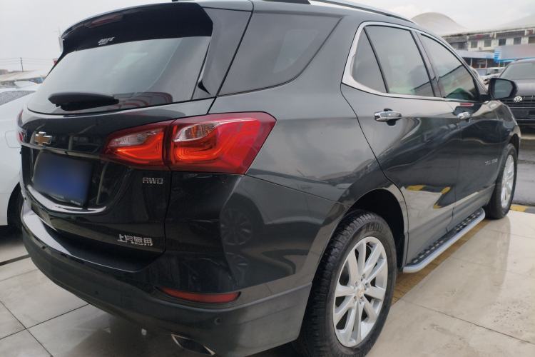 Used Chevrolet Equinox 2017 550T Automatic All-Wheel-Drive Top-Tier Version Rear Right 45 Deg