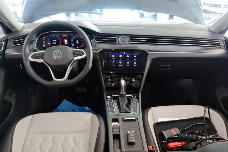 Used Volkswagen Magotan 2026 30 Million Vehicles Selected Model 380TSI DSG Luxury Edition Center Console