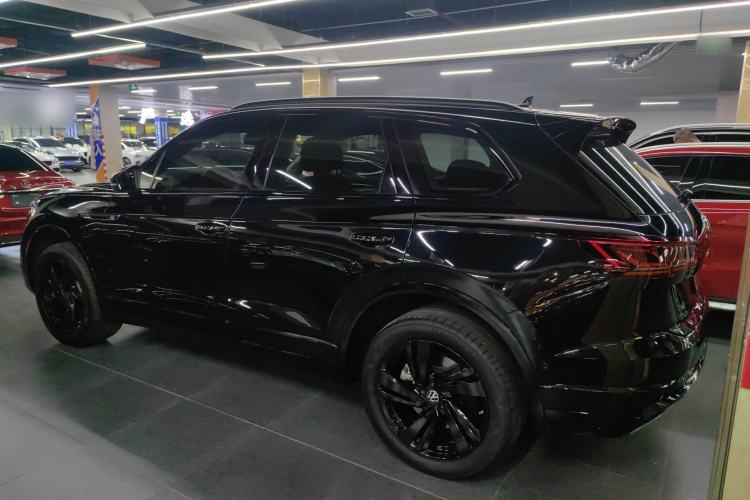 Used Volkswagen Touareg 2022 3.0 TSI Luxury Edition Black Diamond Sport Package