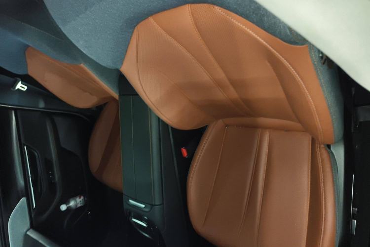 Used XPeng P7 2022 480 Standard Range Smart Drive Edition Left Front Seat