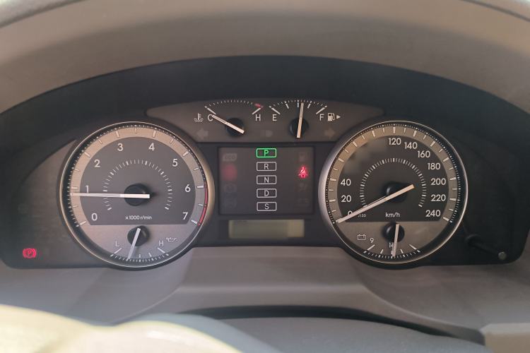 Used Toyota Land Cruiser 2015 4.0L V6 Middle East Low-Trim Version
