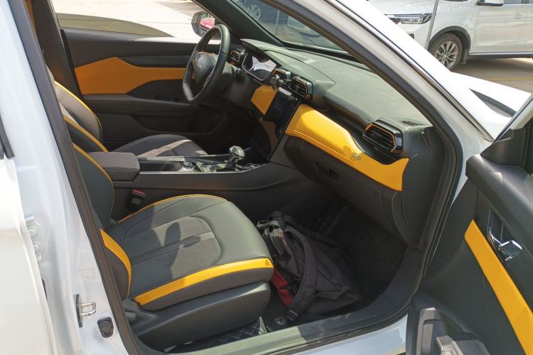 Used Dongfeng Aeolus Yixuan 2023 Mach Edition 1.5T Automatic Pursuit Rider Version Right Front Seat