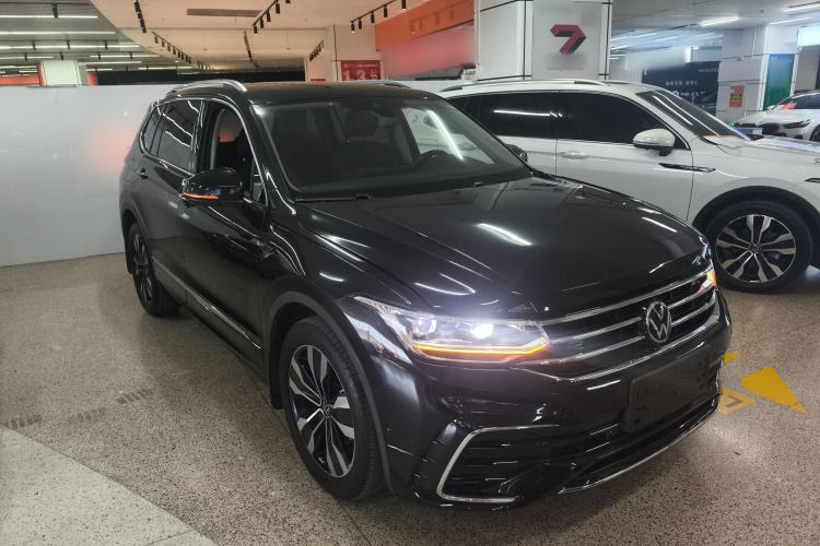 Used Volkswagen Tiguan L 2023 330TSI Automatic Two-Wheel Drive R-Line Enjoyment Edition
