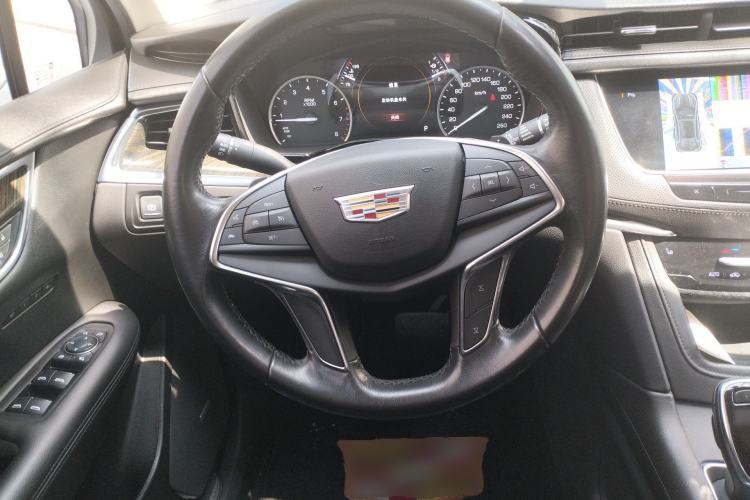 Used Cadillac XT5 2018 28T Four-Wheel Drive Luxury Model Steering Wheel