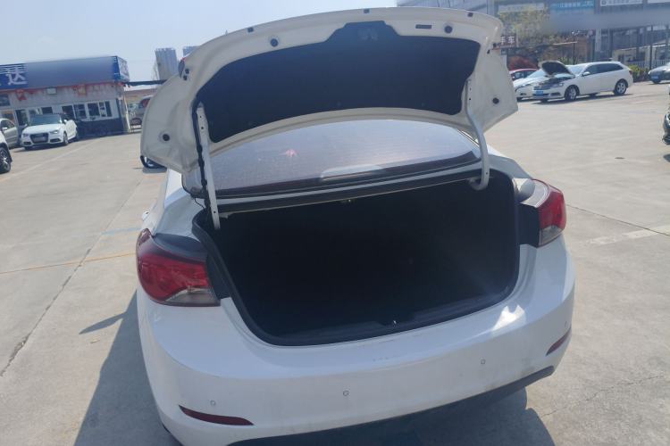 Used Hyundai Elantra (5th Generation / Langdong) 2016 1.6L Automatic Smart Version
