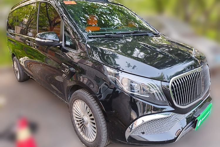 Used Mercedes-Benz V-Class 2021 V 260 Avantgarde Edition Front Right 45 Deg