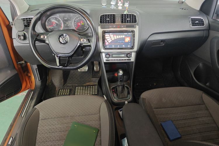 Used Volkswagen Polo 2014 1.6L Cross Polo Automatic Center Console