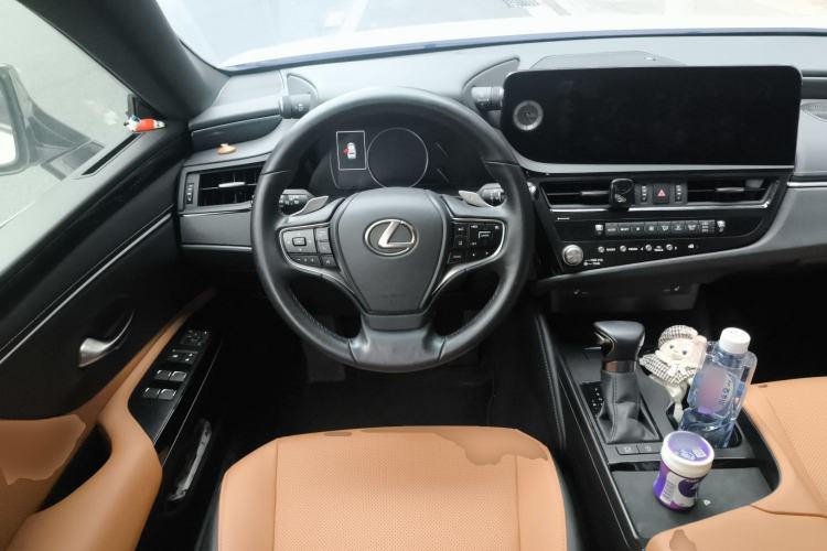 Used Lexus ES 2023 200 Excellence Edition
